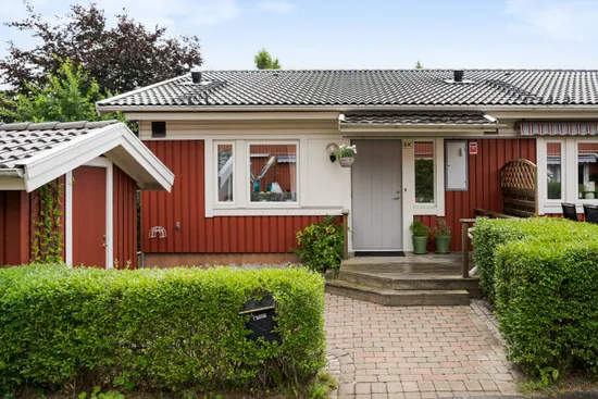 Radhus, Januarivägen 8K, Brogetorp, Flen