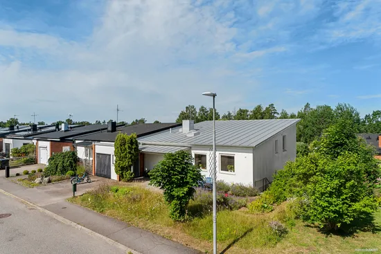 Villa, Lövsångarevägen 11, Högstorp, Växjö