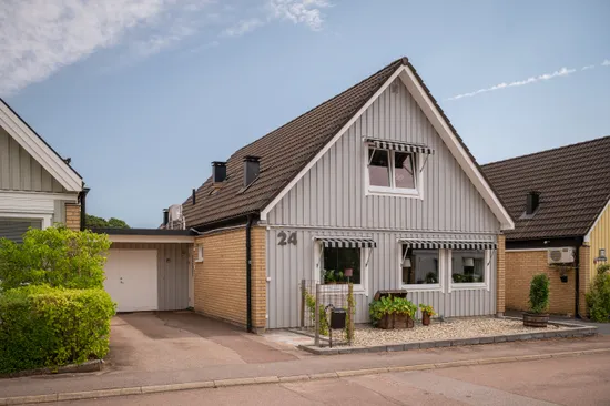 Radhus, Fackelrosgatan 24, Hagalund, Karlstad