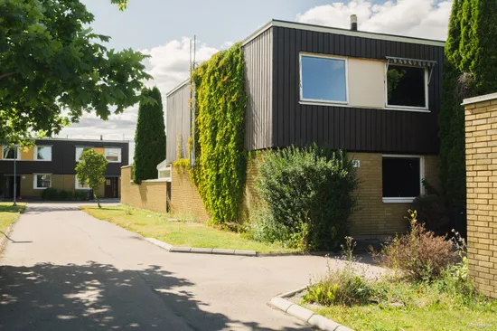 Radhus, Stångjärnsgatan 75, Bäckby, Västerås