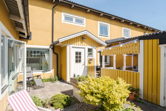 Radhus, Albert Engströms gata 44, Klockaretorpet, Norrköping