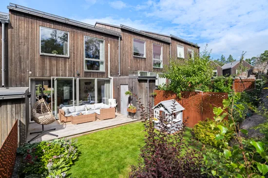 Radhus, Teodolitvägen 19, Högmora, Huddinge