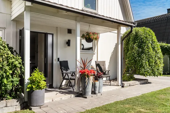 Villa, Solängsgatan 3, Anfarten, Sala