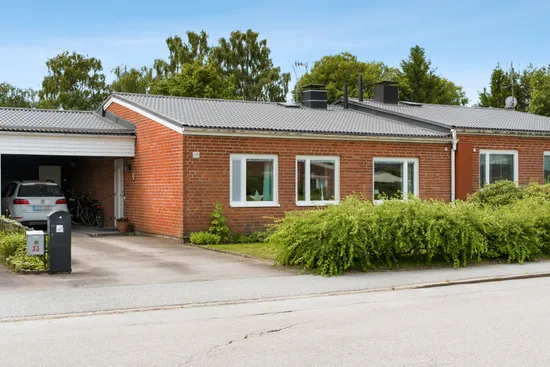 Radhus, Granvägen 35, Nyköping