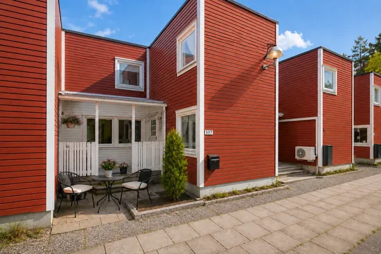 Radhus, Sundsborgsvägen 107, Odenslunda, Upplands Väsby