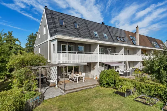 Radhus, Hembergavägen 27, Täby Kyrkby, Täby