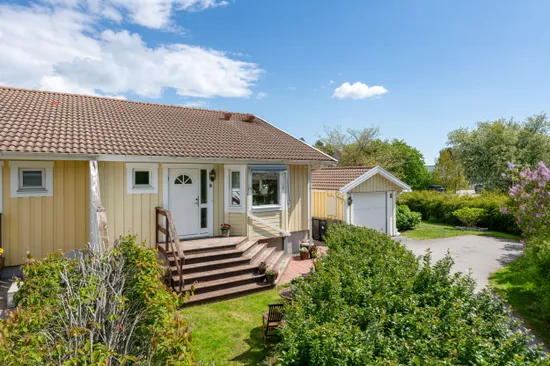 Radhus, Lansenvägen 23, Gribbylund, Täby