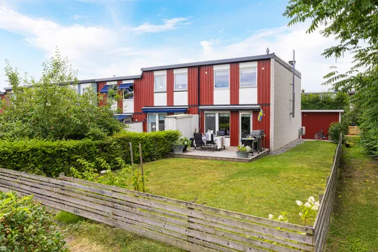 Radhus, Lövmovägen 28, Bollstanäs, Upplands Väsby