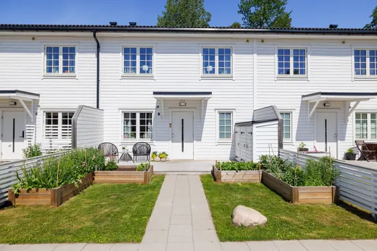 Radhus, Lilla Ässkogvägen 18B, Norra Bro, Örebro