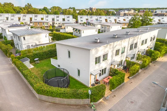 Radhus, Lövsångarvägen 1, Ullna strand, Täby