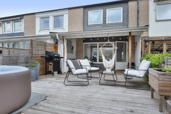 Radhus, Storegårdsvägen 25, Stavre, Trollhättan