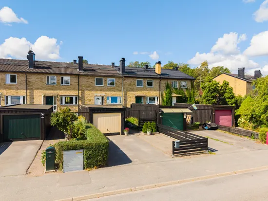 Radhus, Västra banvägen 84, Österskär/Tuna, Österåker