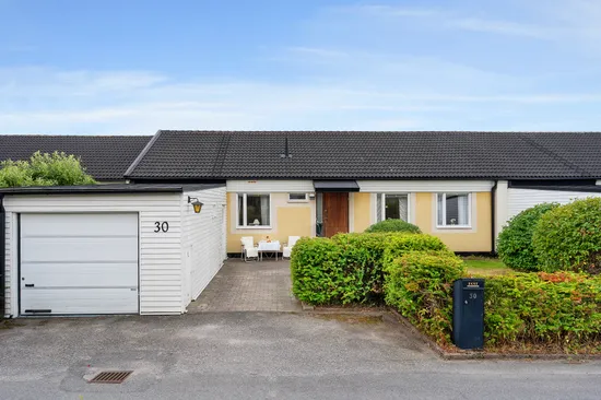 Radhus, Uppgårdsvägen 30, Solhem, Stockholm