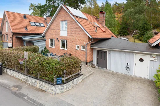 Radhus, Ekhammarsvägen 44, Gamla Kungsängen, Upplands-Bro