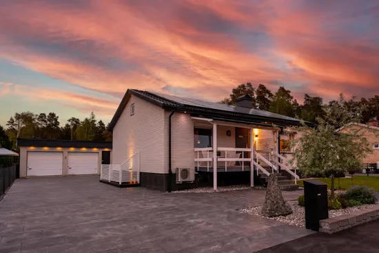 Villa, Trumpetaregatan 11, Kumla