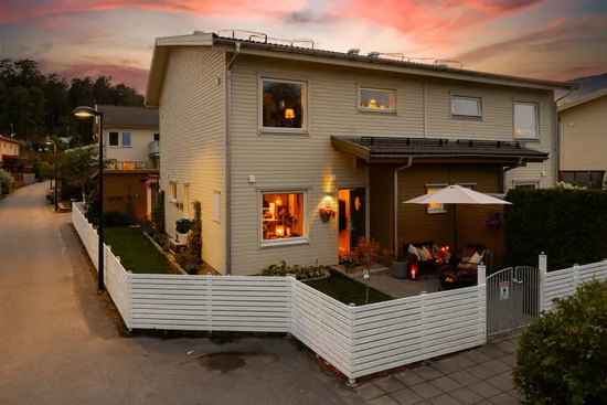 Radhus, Frisells gata 6E, Sanda Ängar/Bollstanäs, Upplands Väsby