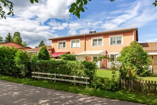 Radhus, Hövdingavägen 21B, Södra Bomhus, Gävle