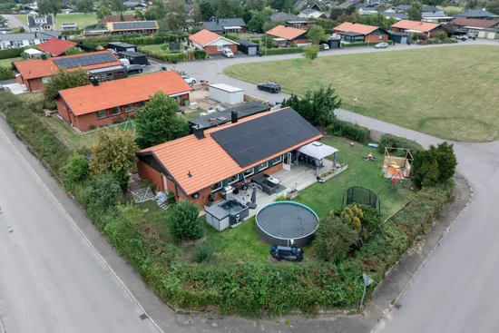 Villa, Kaprifolgatan 1, Bjuv