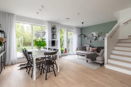Radhus, Valthornsgatan 6A, Hestra, Borås