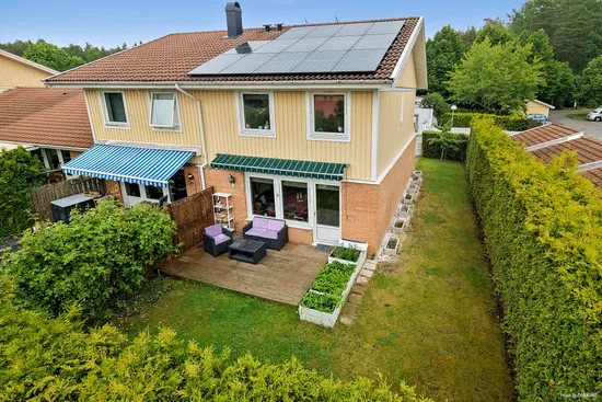 Radhus, Biskop Brasks gränd 9, Stäket, Järfälla