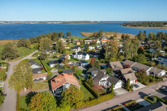 Villa, Villa på Lövnäs med Vänernära läge