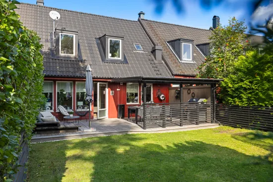 Radhus, Korpvägen 32, Tumba - Skäcklinge, Botkyrka
