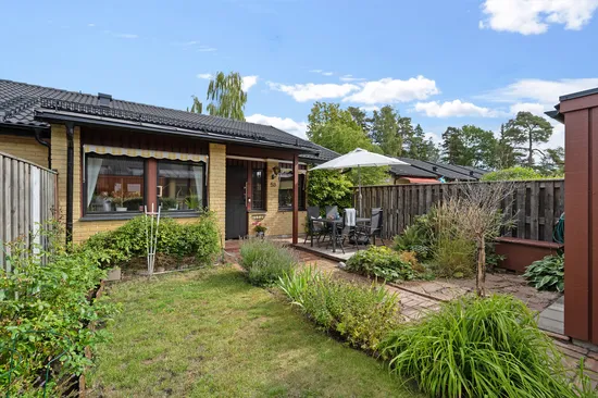 Radhus, Polstjärnans gränd 53, Skälby, Järfälla
