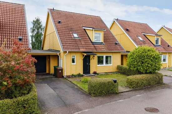 Radhus, Mestadalsvägen 8, Mesta, Eskilstuna