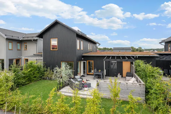 Radhus, Astrakanvägen 73, Fjärås centrum, Kungsbacka