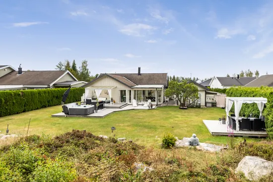 Villa, Pelarskogsgatan 30, Ullvibackar, Köping