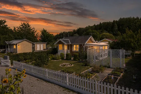 Fritidshus, Vaxmyra kolonistuga nr 57, Runby, Upplands Väsby