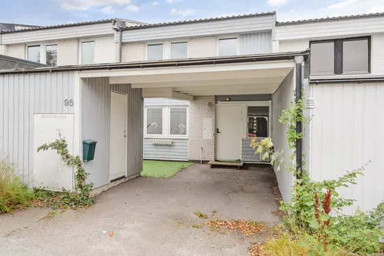 Radhus, Björkvallavägen 95, Centralt, Upplands Väsby