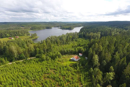 Fritidshus, Almered Ösjöhöjd 1, Västergötland, Mark