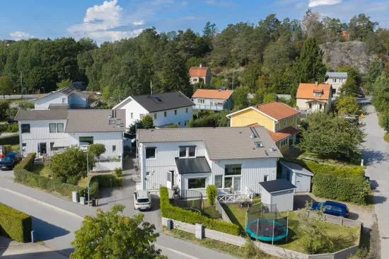 Radhus, Ängshyddevägen 13, Huddinge