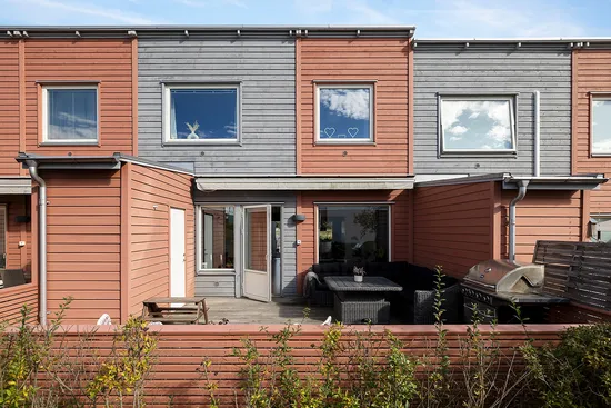 Radhus, Fänriksvägen 31, Barkarbystaden, Järfälla