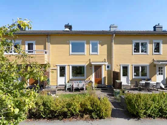 Radhus, Varpholmsgränd 57, Skärholmen, Stockholm