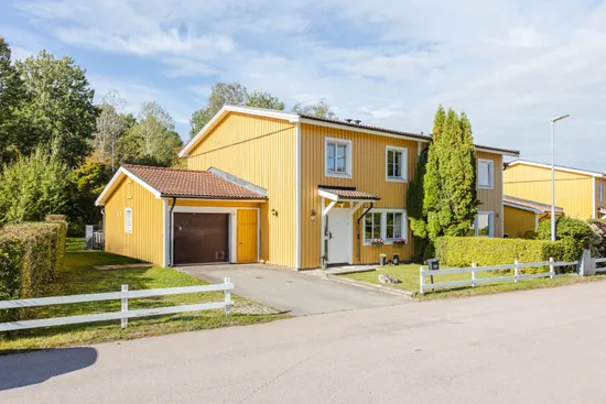 Radhus, Snödroppsvägen 16, Gryta, Västerås