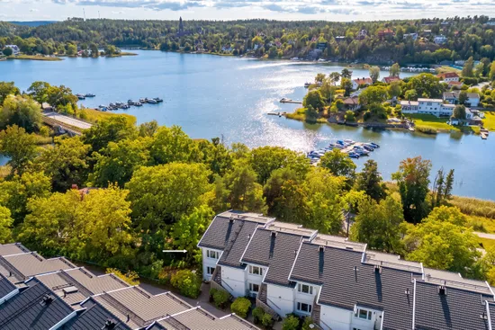 Radhus, Berguddsvägen 23, Baggensudden, Nacka