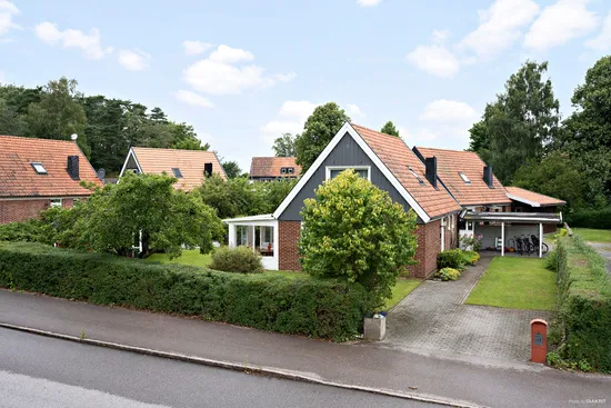 Villa, Ängdalagatan 12, Kärleken/Sofieberg/Norra utmarken, Halmstad