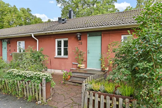Radhus, Skolallén 28, Drottningholm, Ekerö