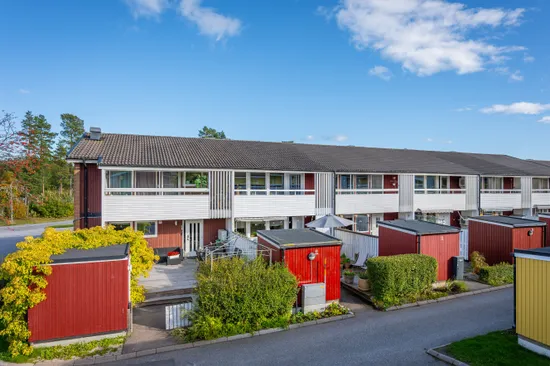 Radhus, Jaktfalksvägen 2, Övre Bosvedjan, Sundsvall
