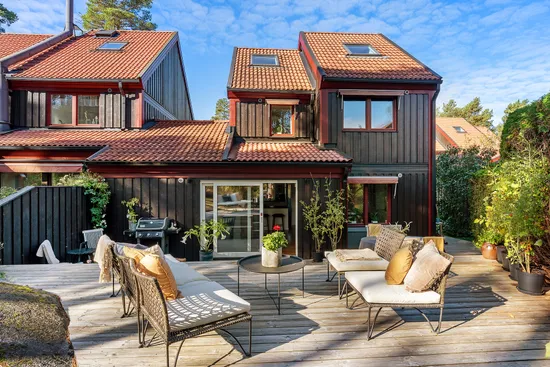 Radhus, Slånbärsvägen 48, Sigtuna