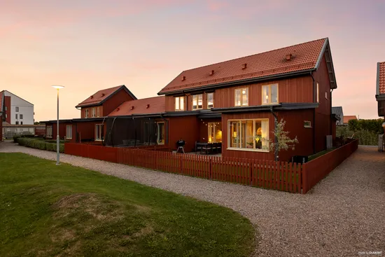 Radhus, Granholmsgatan 11A, Norra Ormesta, Örebro