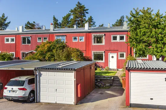 Radhus, Knut Stangenbergs väg 11, Duvnäs Utskog, Nacka