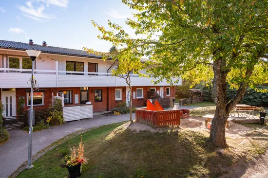 Radhus, Carl Bergstens gata 31, Klockaretorpet, Norrköping