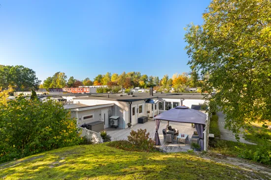 Radhus, Lyckogången 12, Trollbäcken, Tyresö