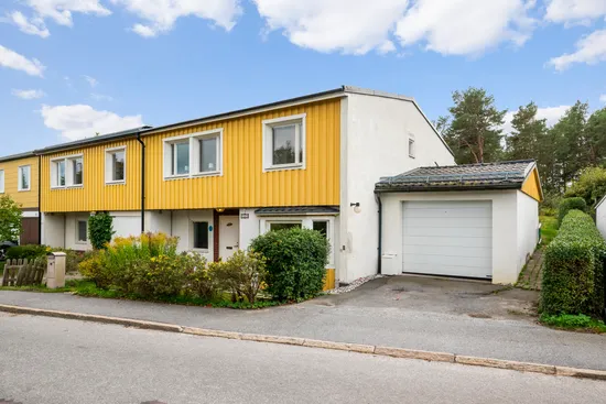 Radhus, Friherregatan 107, Hässelby Gård, Stockholm