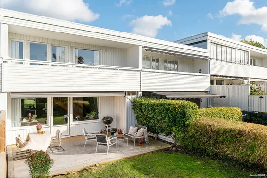 Radhus, Skolängen 19, Centrala Sävedalen, Partille