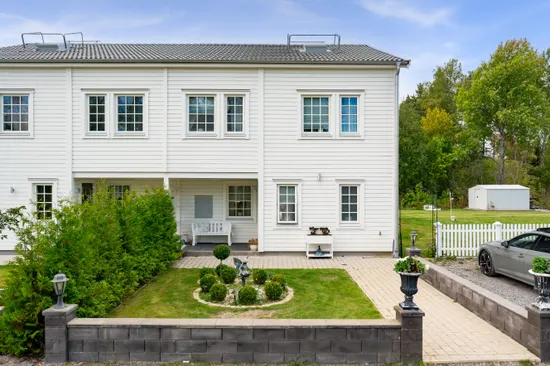 Radhus, Vaksala-Lunda 82C, Jälla, Uppsala
