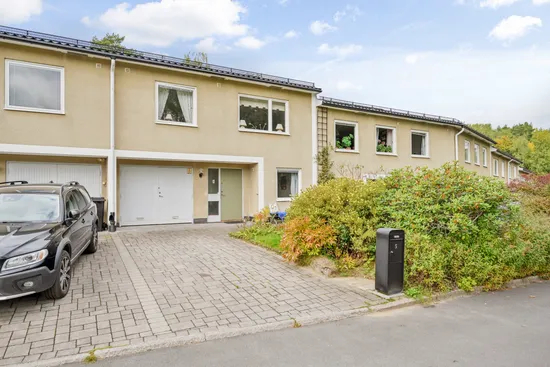 Radhus, Vaxmyravägen 5, Runby, Upplands Väsby